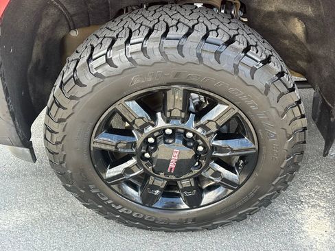 Used 2025 GMC Sierra 2500 AT4 w/ AT4 Premium Plus Package AWD/4WD image 13
