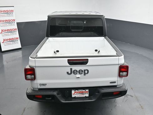 Used 2023 Jeep Gladiator Overland AWD/4WD image 27