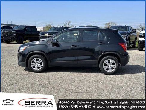 Used 2016 Chevrolet Trax LS FWD image 2