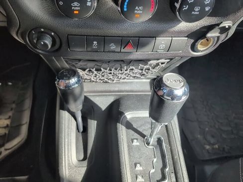 Used 2017 Jeep Wrangler Unlimited Sahara w/ Connectivity Group AWD/4WD image 20