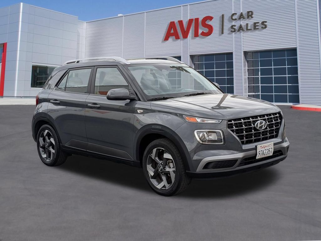 Used 2025 Hyundai Venue SEL FWD image 3