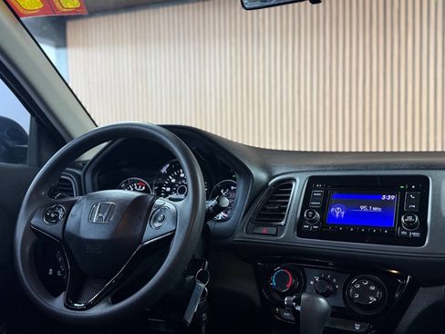 Used 2017 Honda HR-V LX image 5