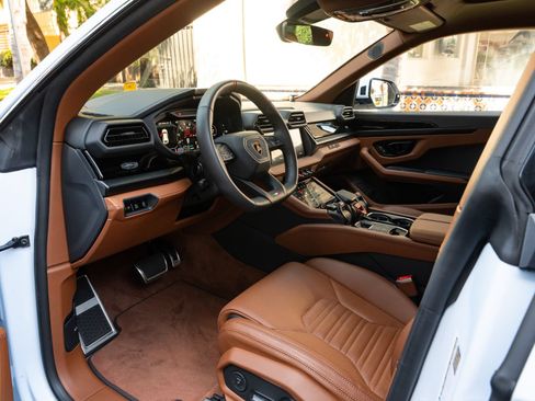 Used 2026 Lamborghini Urus SE AWD/4WD image 34