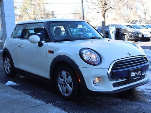 Used 2017 MINI Cooper 2-Door Hardtop image 6