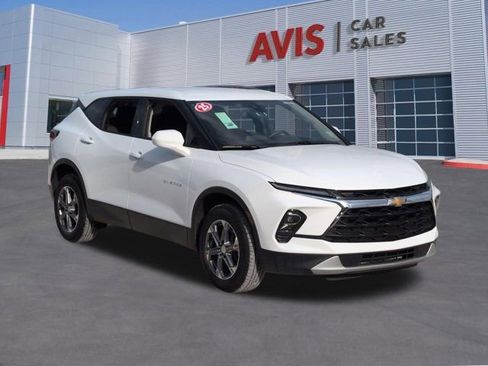 Used 2025 Chevrolet Blazer LT FWD image 3