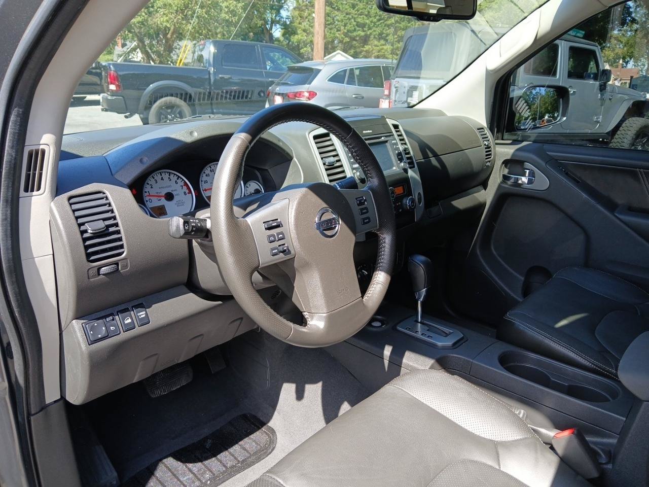 Used 2021 Nissan Frontier PRO-4X w/ Pro-4x Utility Package AWD/4WD image 17