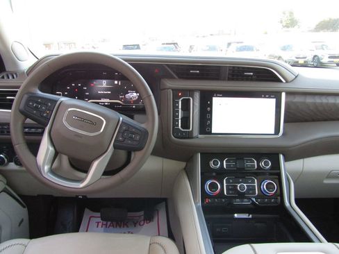 Used 2023 GMC Yukon Denali image 5