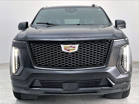 Used 2025 Cadillac Escalade Sport Platinum AWD/4WD image 3