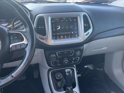 Used 2018 Jeep Compass Latitude w/ Popular Equipment Group AWD/4WD image 6