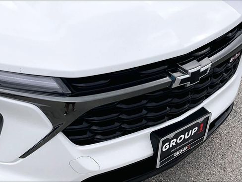 Used 2025 Chevrolet Trax RS w/ Sunroof Package image 32