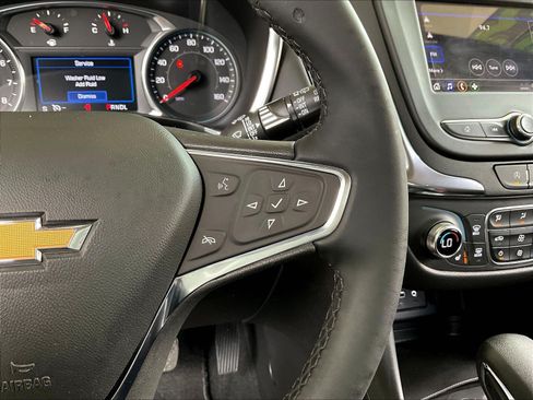 Used 2023 Chevrolet Equinox LT FWD image 15