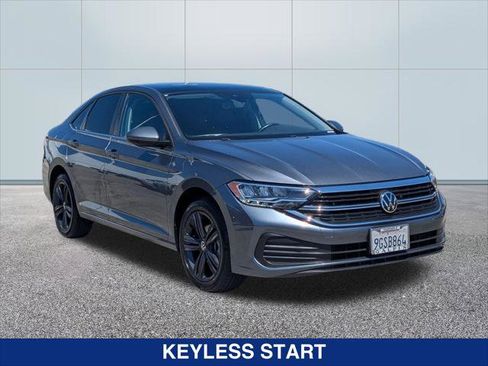 Certified 2023 Volkswagen Jetta SE w/ Panoramic Sunroof Package FWD image 7
