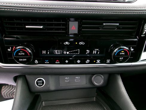 Used 2023 Nissan Rogue SL w/ SL Premium Package AWD/4WD image 16