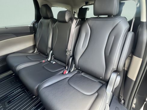 New 2026 Kia Carnival EX FWD image 13