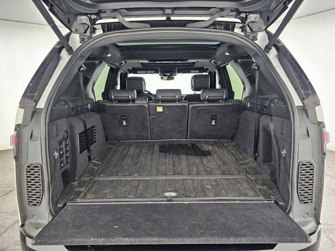 Used 2023 Land Rover Discovery HSE R-Dynamic image 14