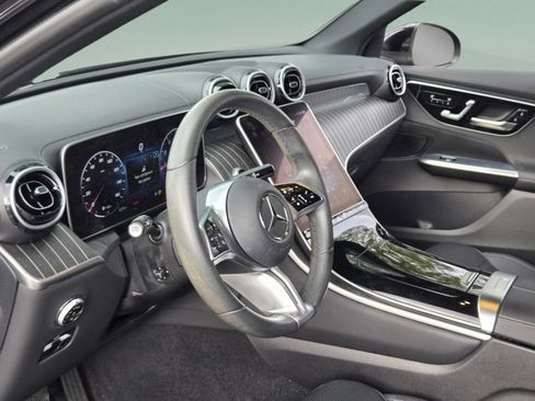 Used 2024 Mercedes-Benz GLC 300 4MATIC image 11