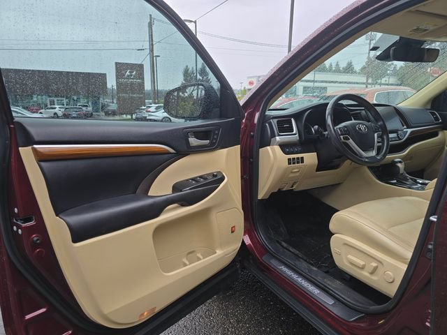Used 2017 Toyota Highlander Limited Platinum AWD/4WD image 19