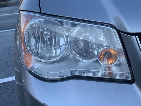 Used 2019 Dodge Grand Caravan SXT image 9