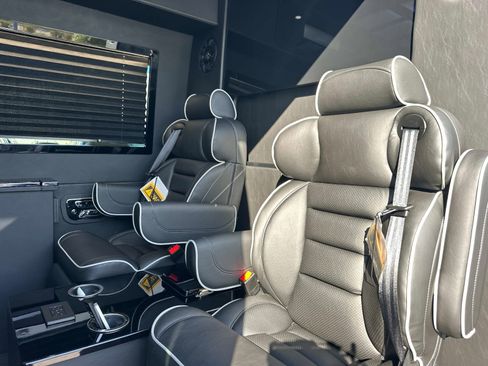 Used 2025 Mercedes-Benz Sprinter 3500 image 11