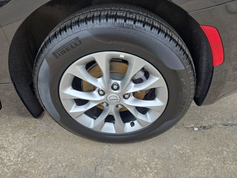 Used 2026 Chrysler Pacifica Limited FWD image 20
