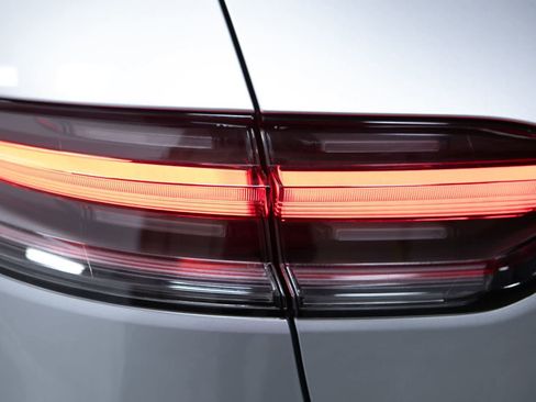 Certified 2026 Porsche Macan AWD/4WD image 18