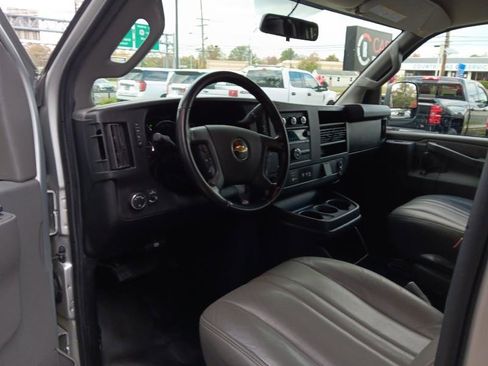 Used 2020 Chevrolet Express 3500 w/ Driver Convenience Package image 23