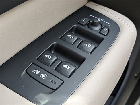 New 2026 Volvo XC60 B5 Plus w/ Protection Package Premier image 27