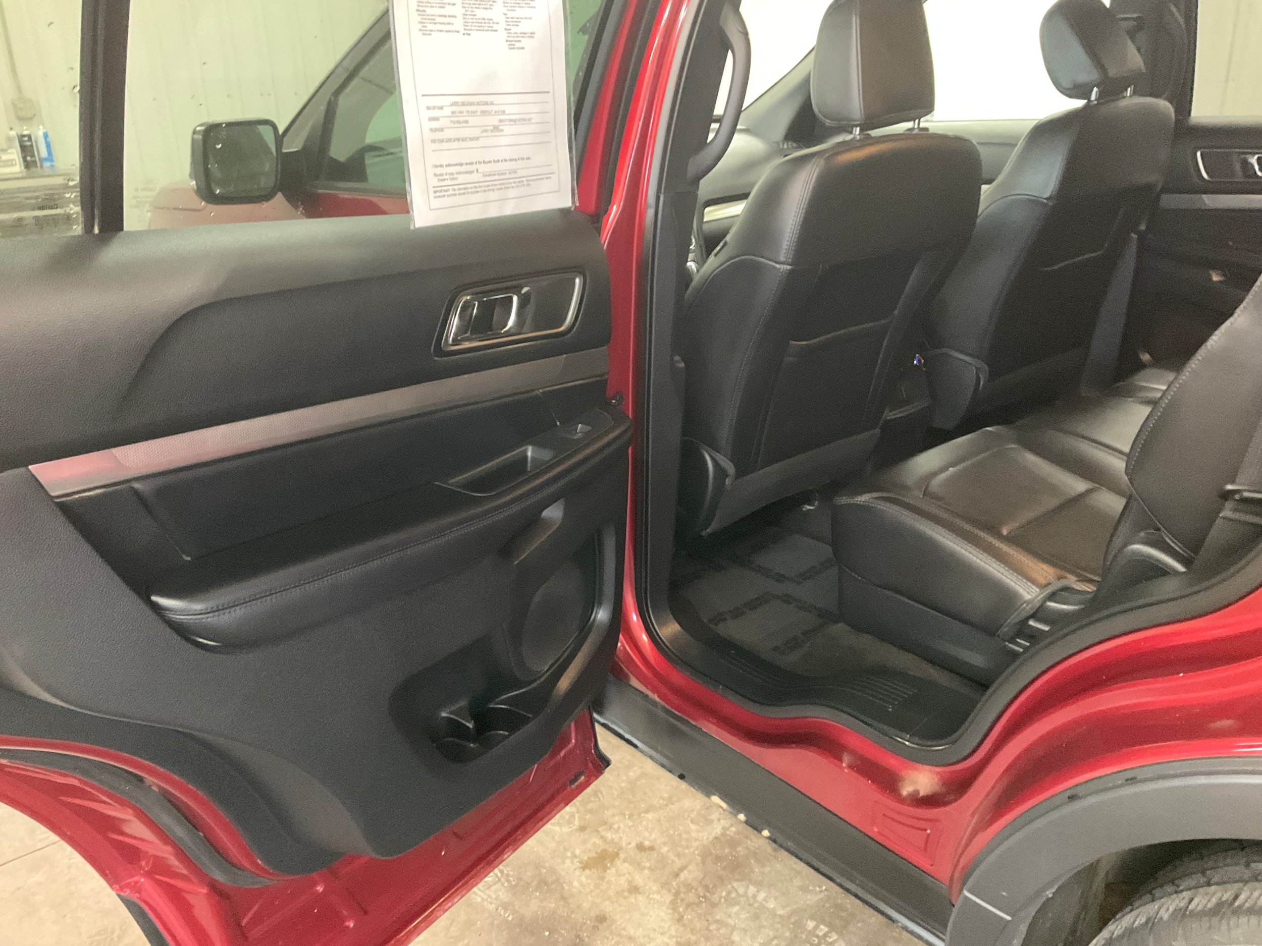 Used 2018 Ford Explorer XLT w/ Equipment Group 202A AWD/4WD image 17