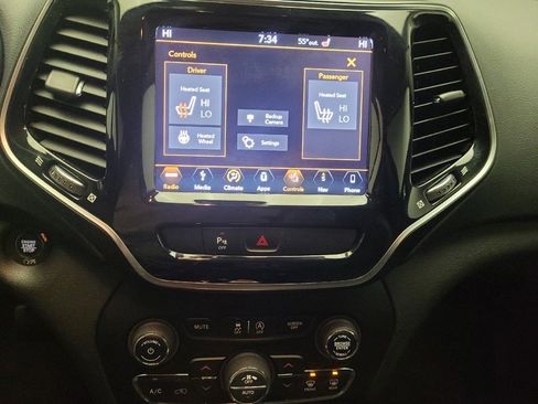 Used 2019 Jeep Cherokee Limited image 25