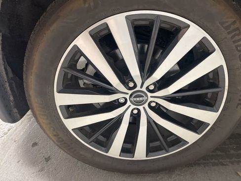 Used 2024 Nissan Pathfinder Platinum image 45