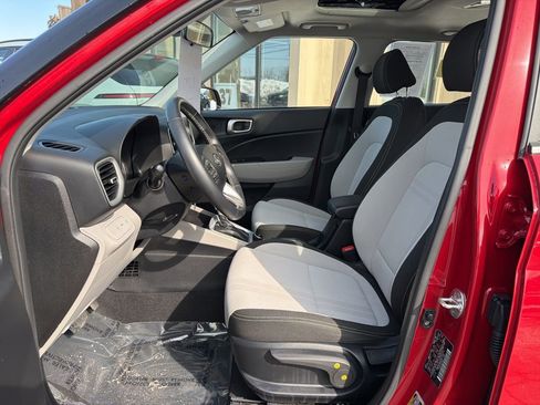 Used 2022 Hyundai Venue SEL w/ Cargo Package image 9