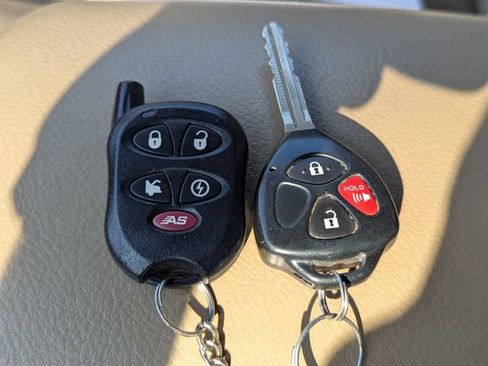 Used 2010 Toyota RAV4 4WD image 18