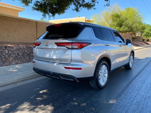 Used 2022 Mitsubishi Outlander ES image 6