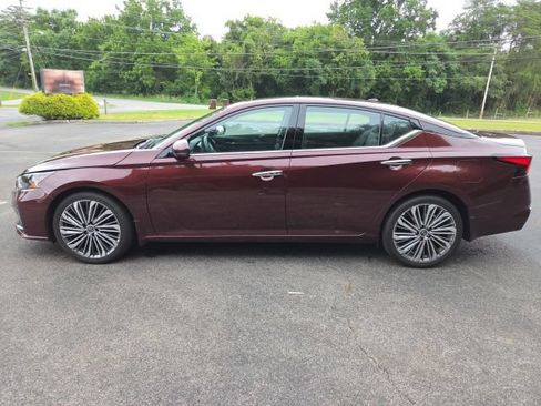 Used 2025 Nissan Altima 2.5 SL FWD image 11