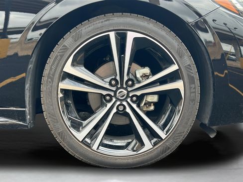 Used 2023 Nissan Sentra SR w/ SR Premium Package FWD image 30