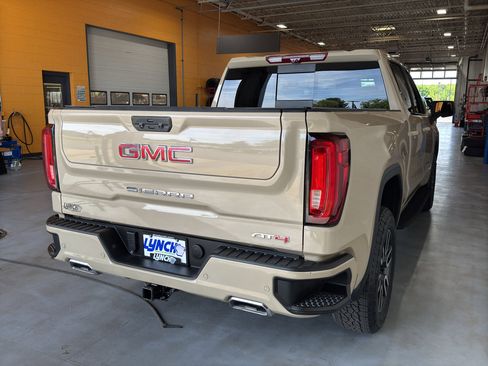 Used 2022 GMC Sierra 1500 AT4 w/ AT4 Premium Package AWD/4WD image 5