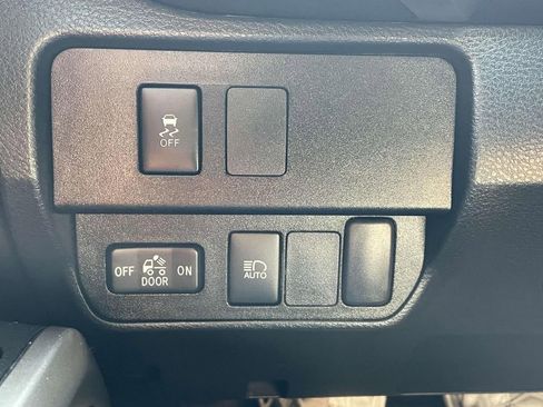 Used 2022 Toyota Tacoma SR5 w/ Technology Package image 24