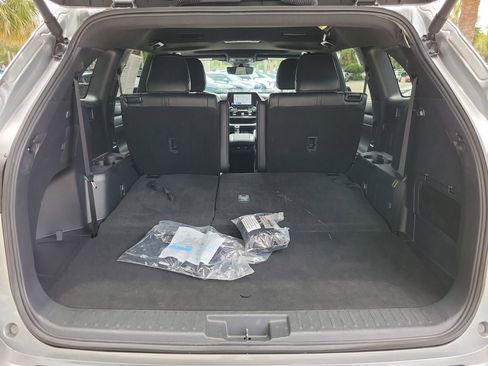 Used 2025 Toyota Highlander XSE AWD/4WD image 8