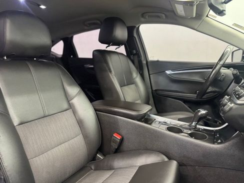 Used 2019 Chevrolet Impala LT FWD image 19