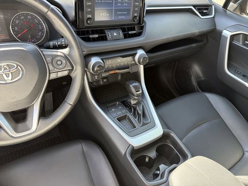 Used 2019 Toyota RAV4 XLE Premium image 9