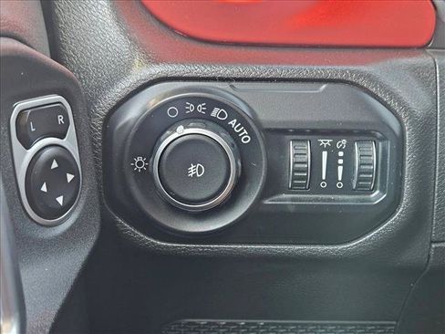 Used 2018 Jeep Wrangler Rubicon AWD/4WD image 11