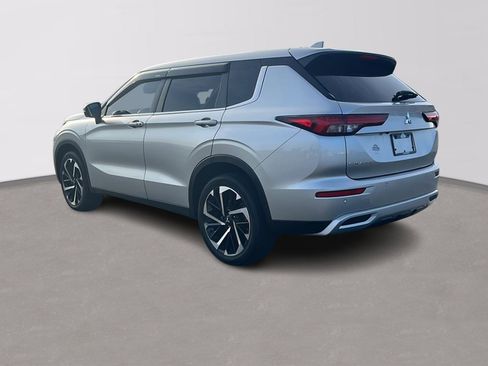 Used 2022 Mitsubishi Outlander SE image 5