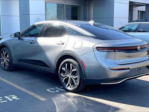 Used 2023 Toyota Crown Limited image 13