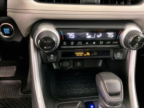 Used 2021 Toyota RAV4 XLE w/ Convenience Package FWD image 15