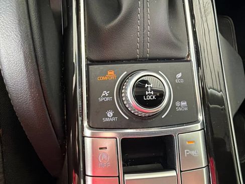 Used 2024 Kia Telluride EX w/ EX Captain's Chair Package AWD/4WD image 13