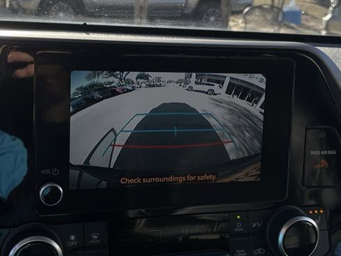 Used 2024 Toyota Highlander LE image 18