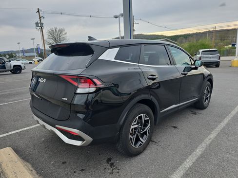 Used 2023 Kia Sportage LX AWD/4WD image 3
