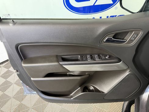 Used 2022 Chevrolet Colorado LT w/ LT Convenience Package image 18