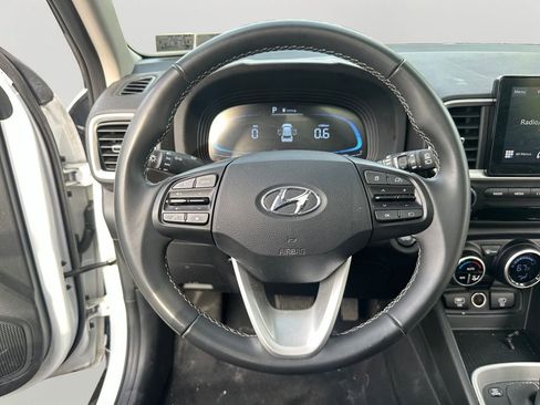 Used 2025 Hyundai Venue SEL FWD image 12