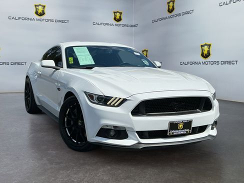 Used 2017 Ford Mustang GT w/ Black Accent Package RWD image 3